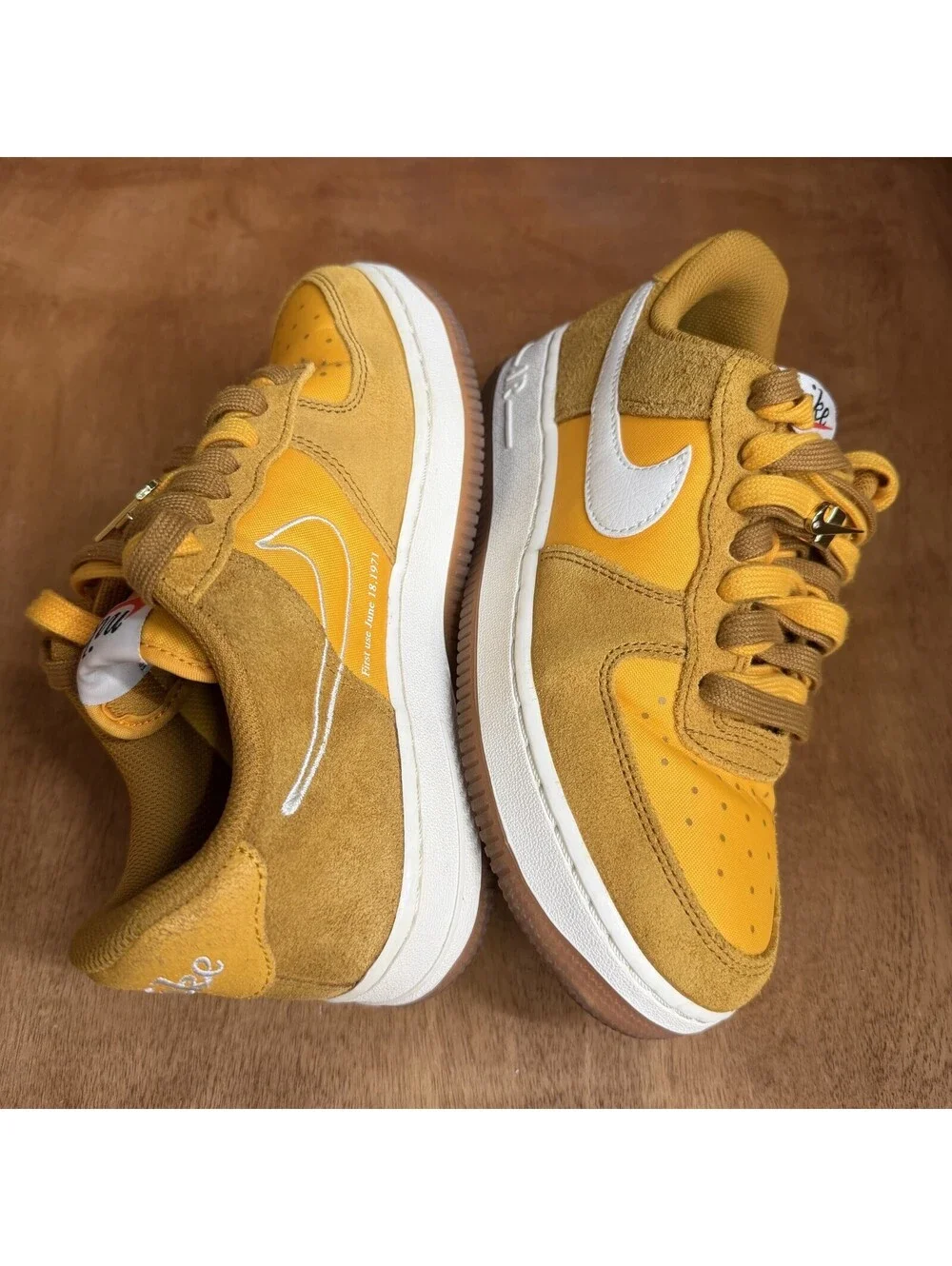 Nike Air Force 1 Low Shoes Womens Size 6 University Gold Suede Gum DA8302-700
